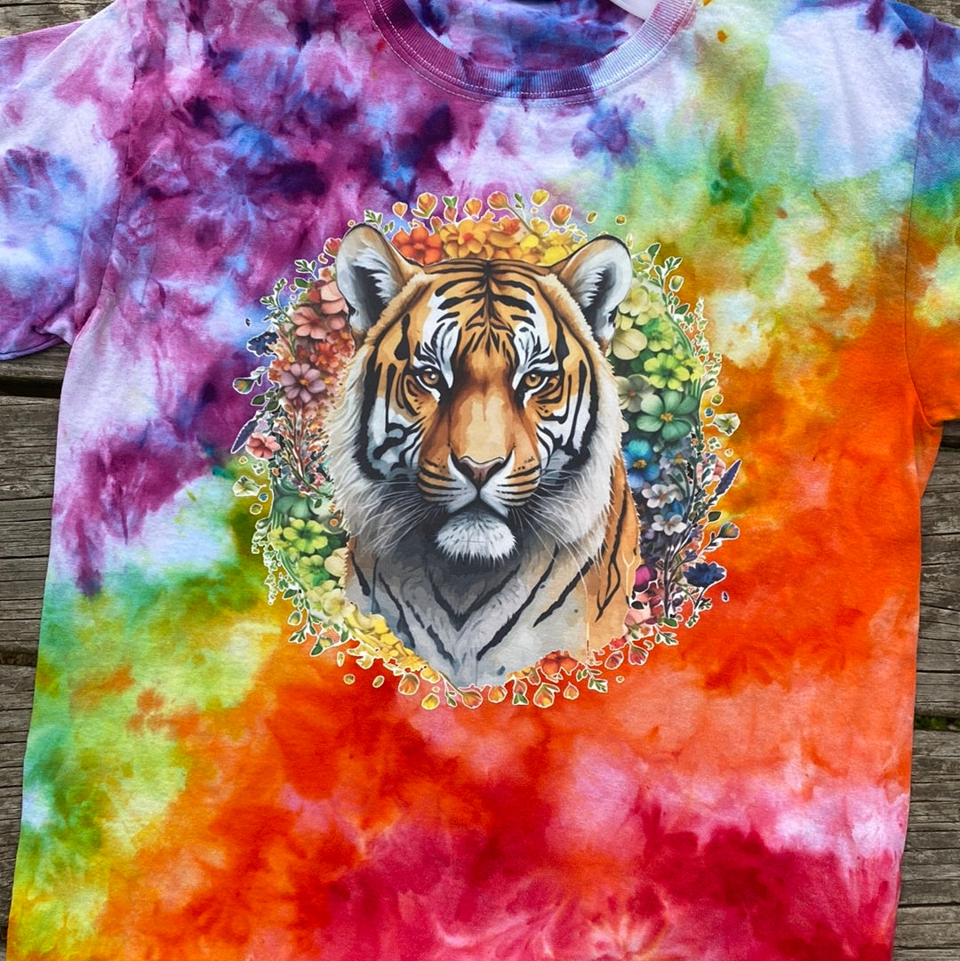 Gildan youth large flower tiger rainbow scrunch shirt