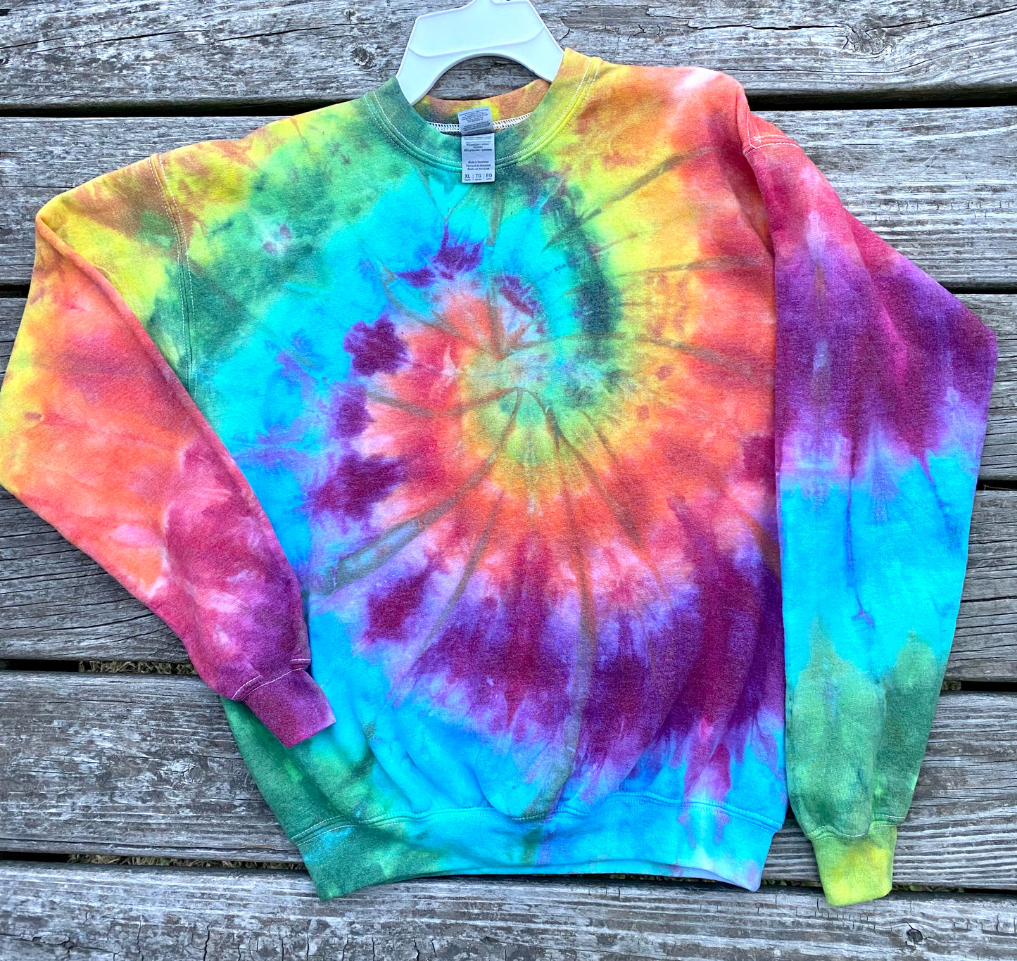 Gildan xl youth sweatshirt rainbow spiral