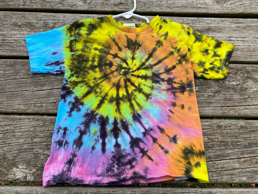 Delta brand 5t toddler T-shirt bright rainbow and black messy spiral