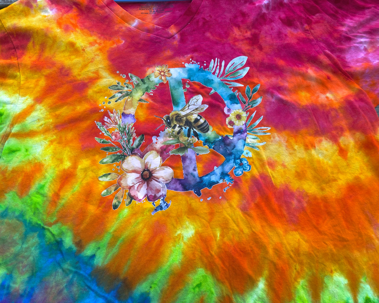 George 2XL v neck adult unisex t-shirt Peace and Flowers Honeybee Rainbow Scrunch