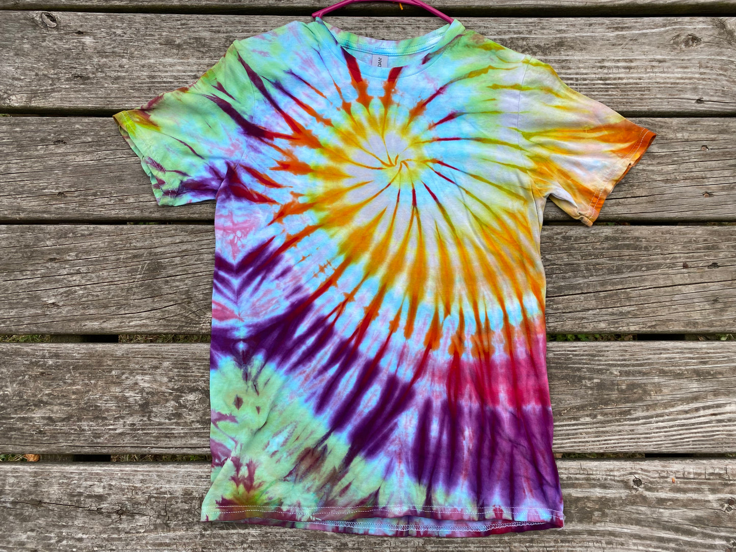 Small Softstyle Gildan Unisex T-shirt Color Pop Rainbow Spiral