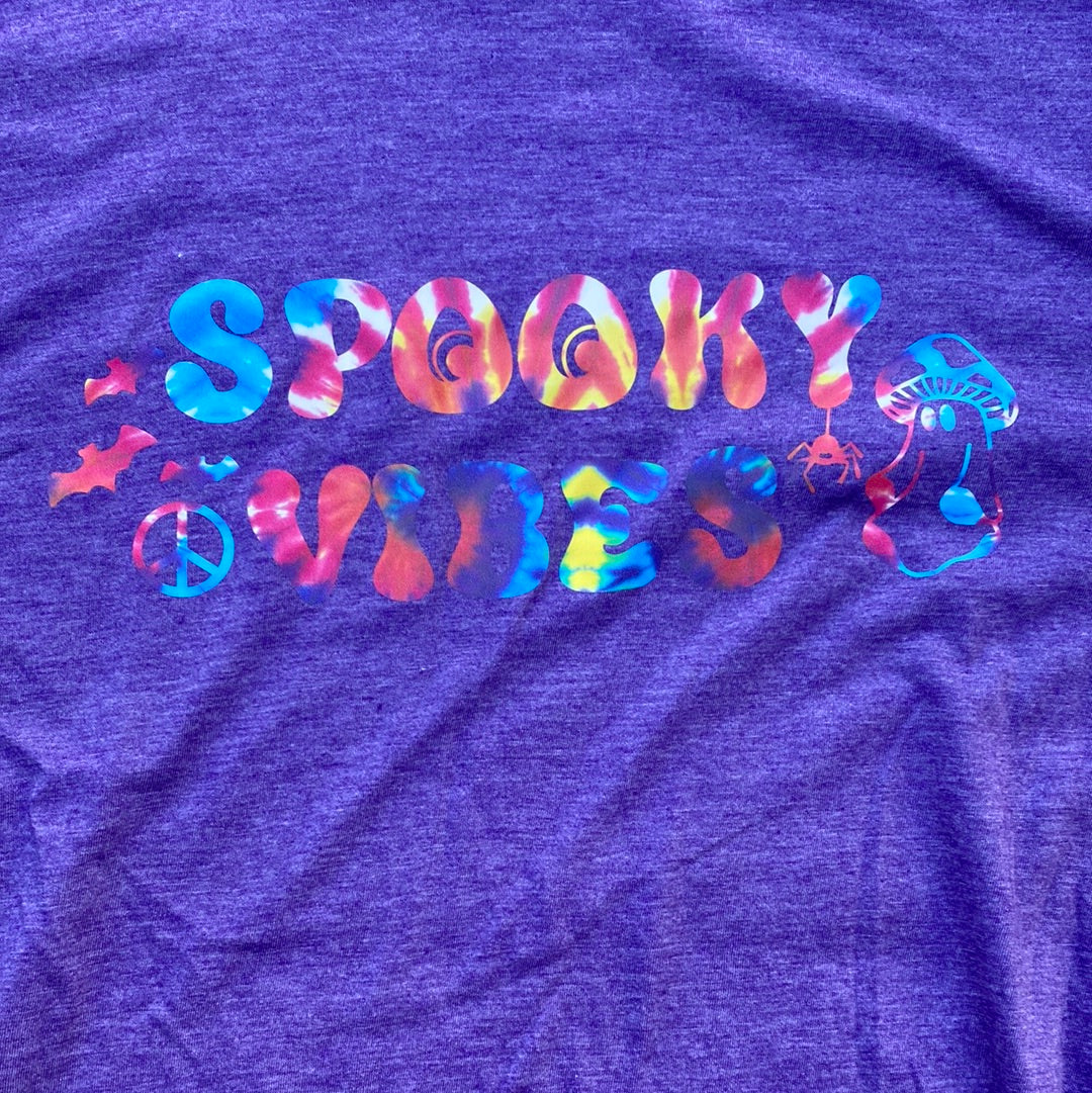 Gildan large Spooky Vibes Halloween Unisex Shirt