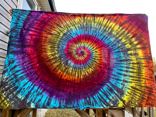 58”x90” tapestry rainbow/black spiral